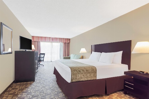 Days Inn by Wyndham Bellingham image 2