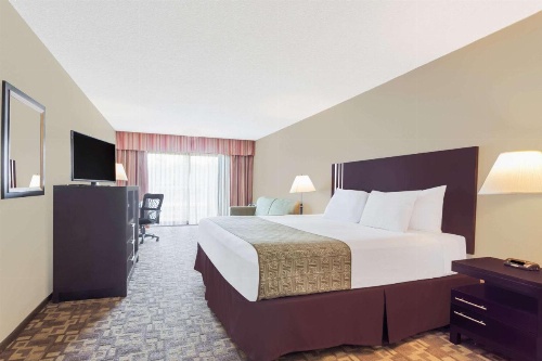 Days Inn by Wyndham Bellingham image 28