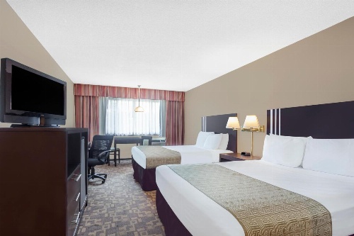 Days Inn by Wyndham Bellingham image 4